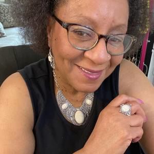 Meet your Posher, Linda